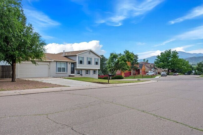 Foto del edificio - 465 Saddlemountain Rd