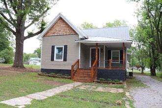 Building Photo - 10 Dwight Ave