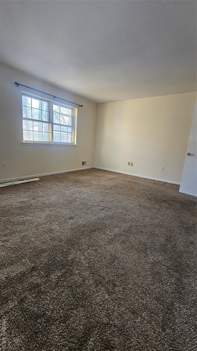 Building Photo - 66 Bon Aire Cir