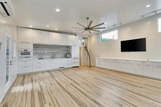 Building Photo - 1515 Bluebonnet Ln