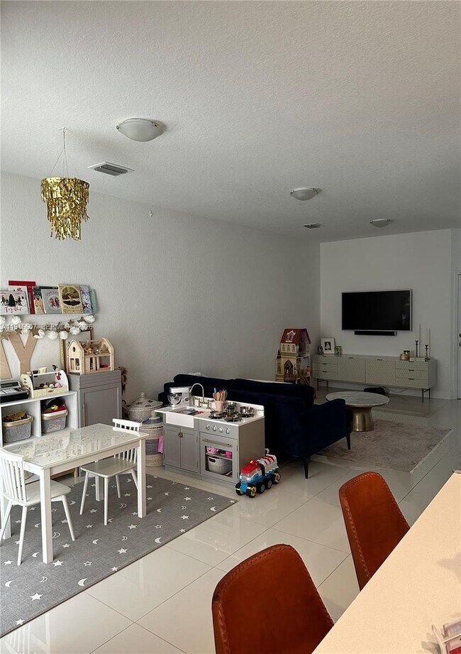 Building Photo - 507 SW 91st Ct