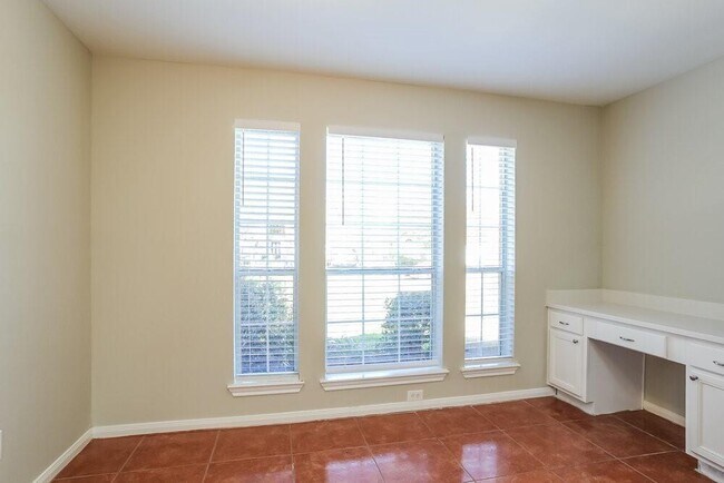 Foto del edificio - 2115 Beacon Light Ln