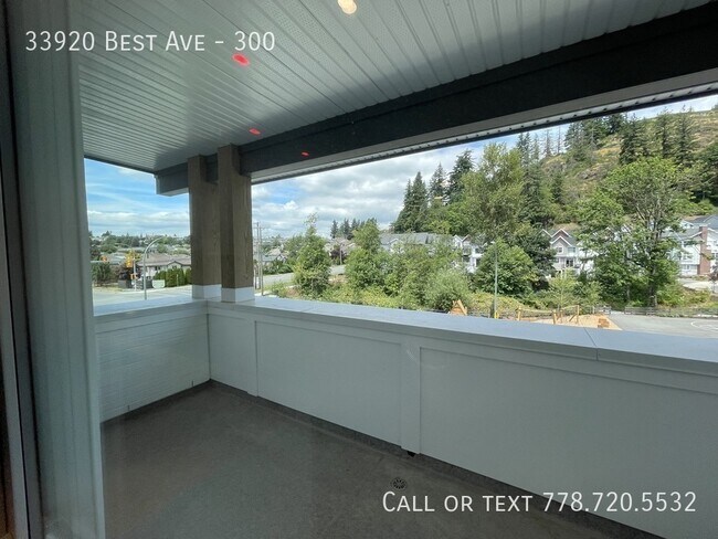 Photo du bâtiment - Brand New 3rd Floor Condo