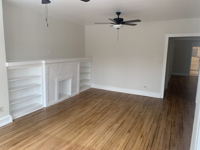 Living Room - 5725 N Talman Ave