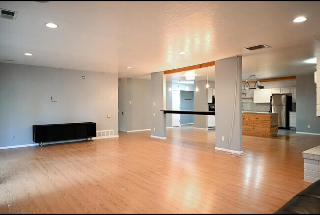 Foto del edificio - 7106 Shoshone Rd NE