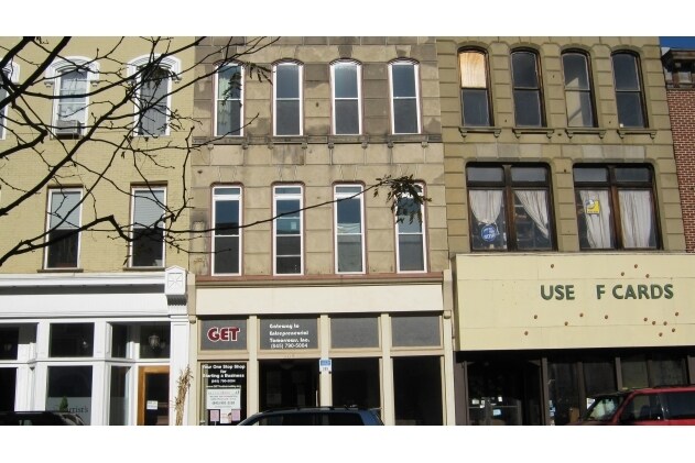 Building Photo - 309 Main St