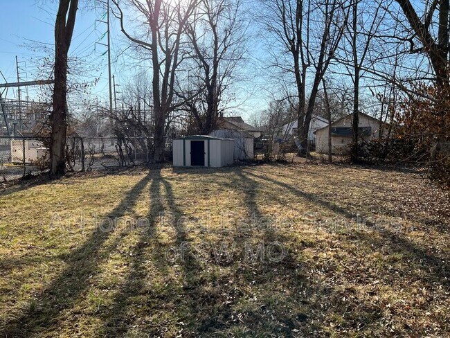 Foto del edificio - 1025 N Forest Ave