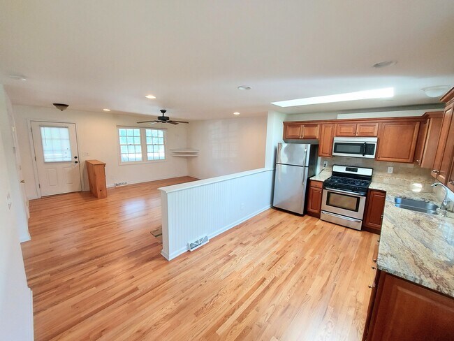 Building Photo - 5 Petrillo Ln