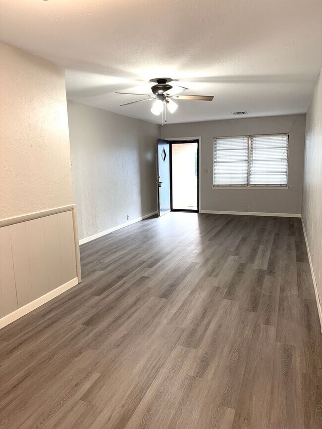 Building Photo - Updated 3 bedroom Near SWOSU $1.200/month