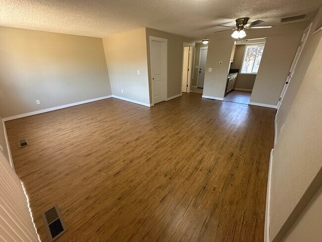 Foto del edificio - 5426 Nicole Ct SE