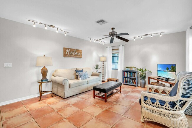 Foto del edificio - 650 93rd Ave N