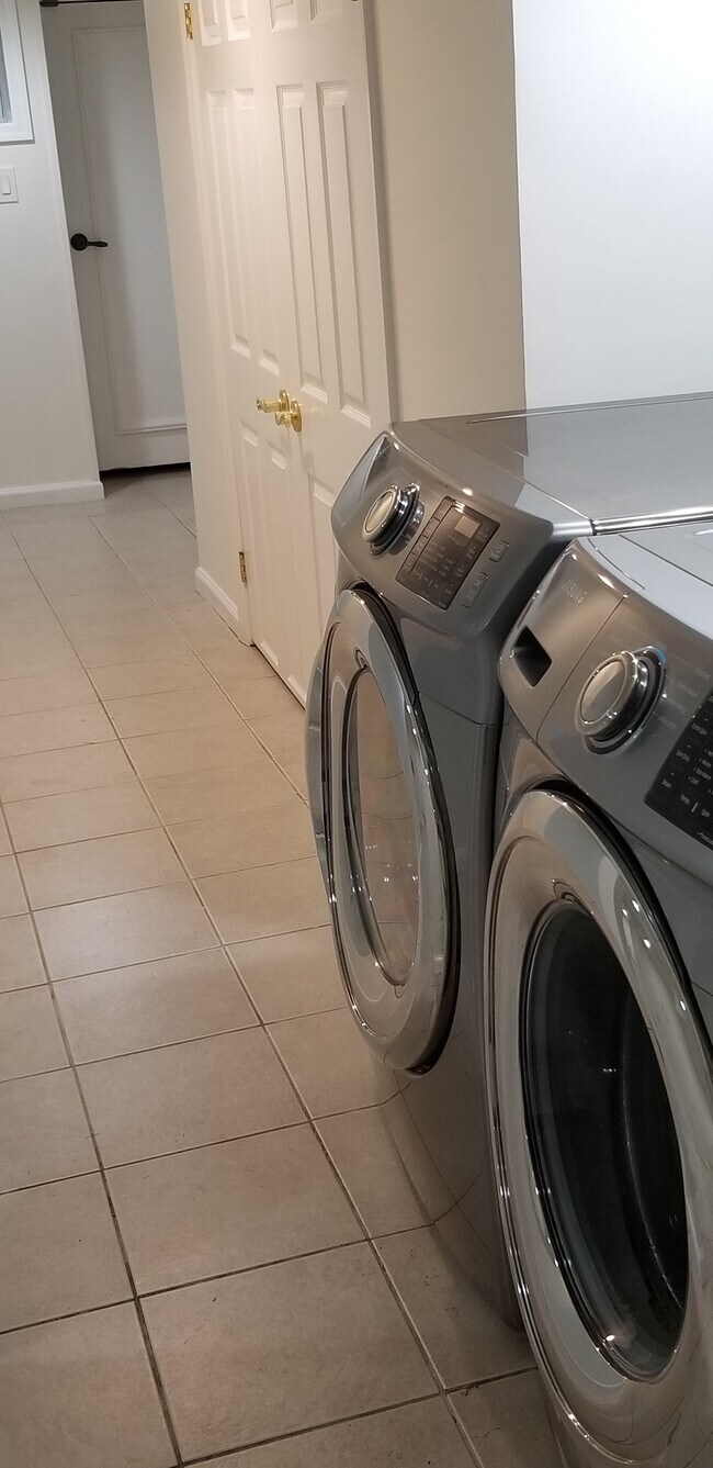 washer and dryer - 600 Old Stamford Rd