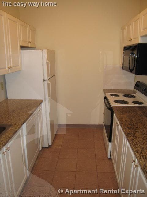 Building Photo - 373 Highland Ave