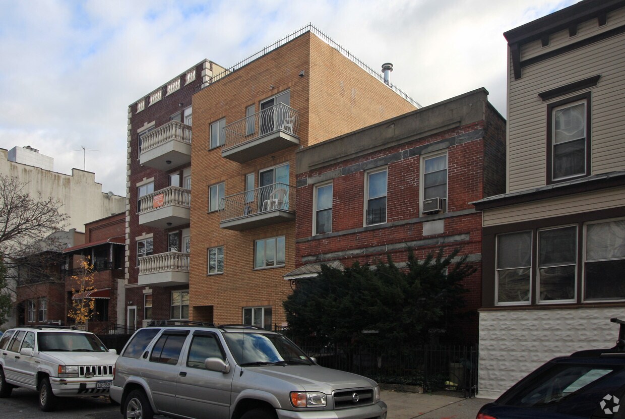 Foto del edificio - 30-67 32nd St
