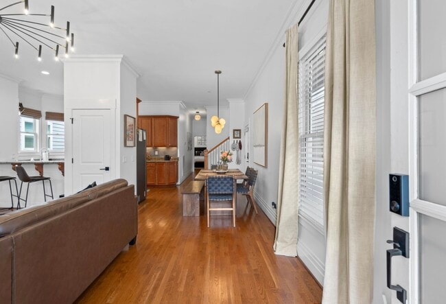 Building Photo - 315 Augusta Ave