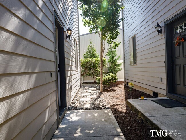 Building Photo - 5th Street Townhomes