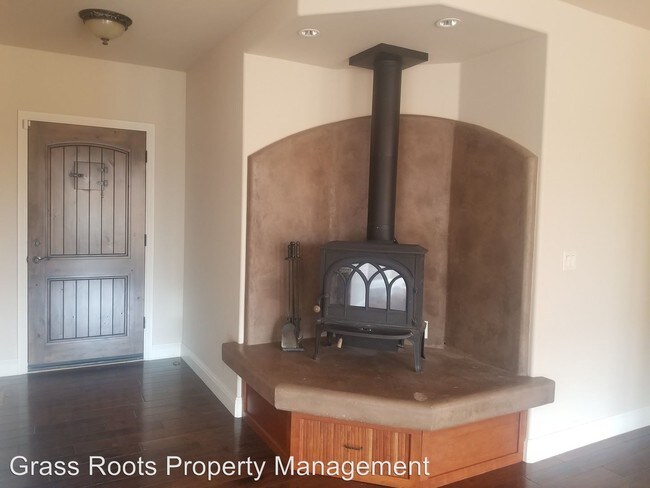 Foto del edificio - 3 br, 3 bath House - 15632 Fay Rd