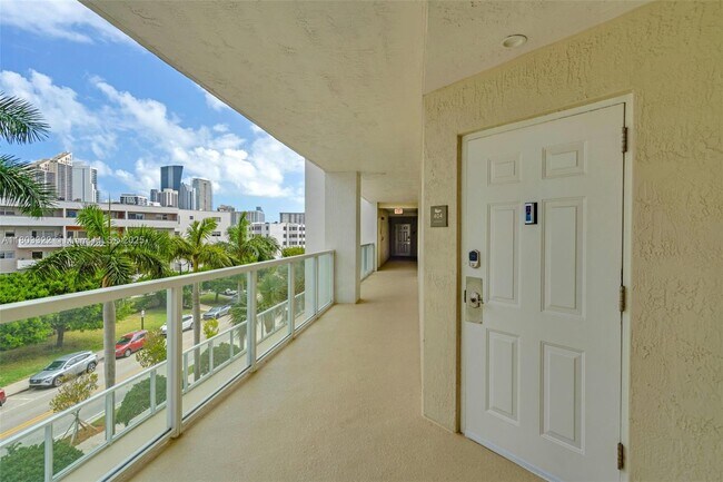 Building Photo - 18100 N Bay Rd