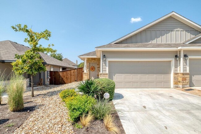 Building Photo - 620 Parkline Dr