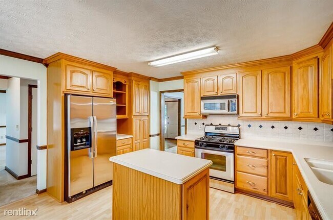 Building Photo - 4 br, 2.5 bath House - 920 Providence Dr UNIT