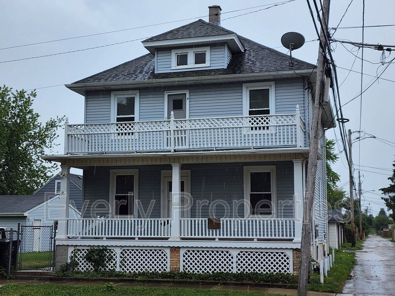 Primary Photo - 1011 22nd St