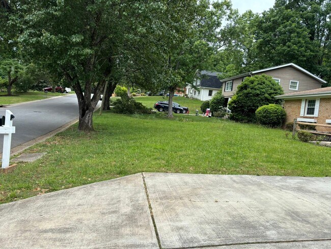 Patio delantero - 1210 Fox Run Dr