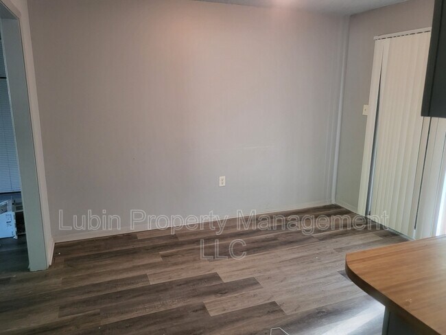 Foto del edificio - 3878 Windermere Rd