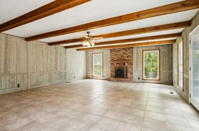Foto del edificio - Very large 4 bedroom ranch in Donelson, TN...
