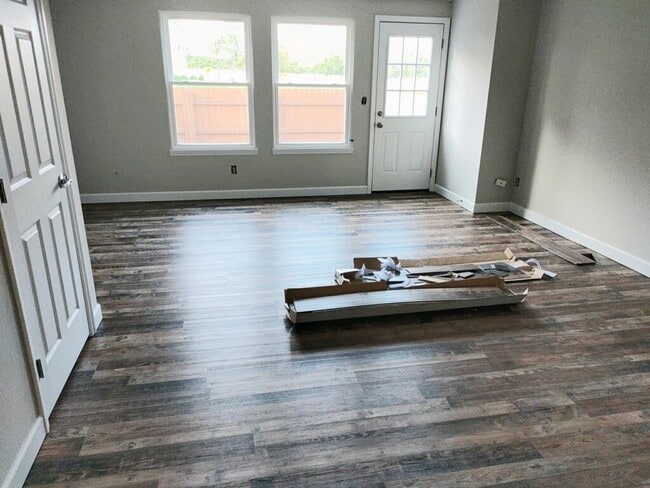 Building Photo - 6486 Amber Ct