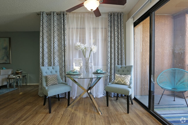Interior Photo - Domain 3201