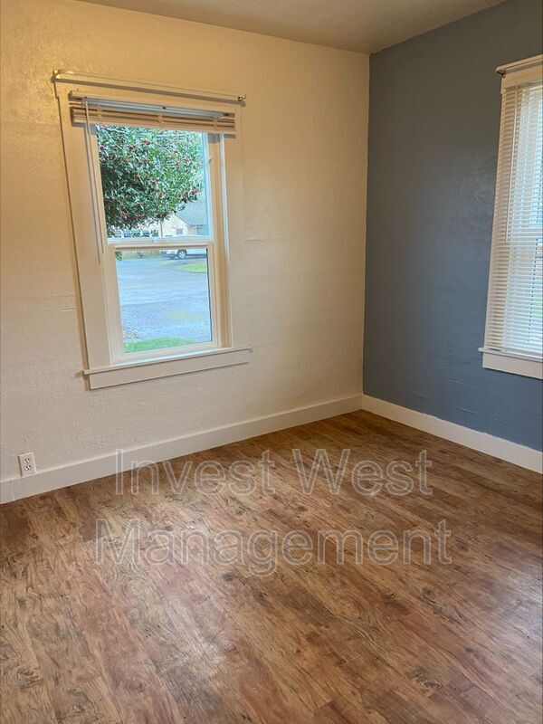 Building Photo - 1141 8th Ave