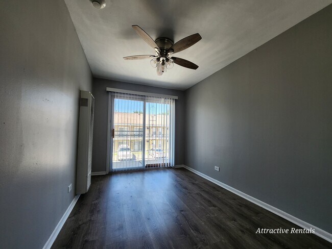 Foto del edificio - 3351 Commercial Ave