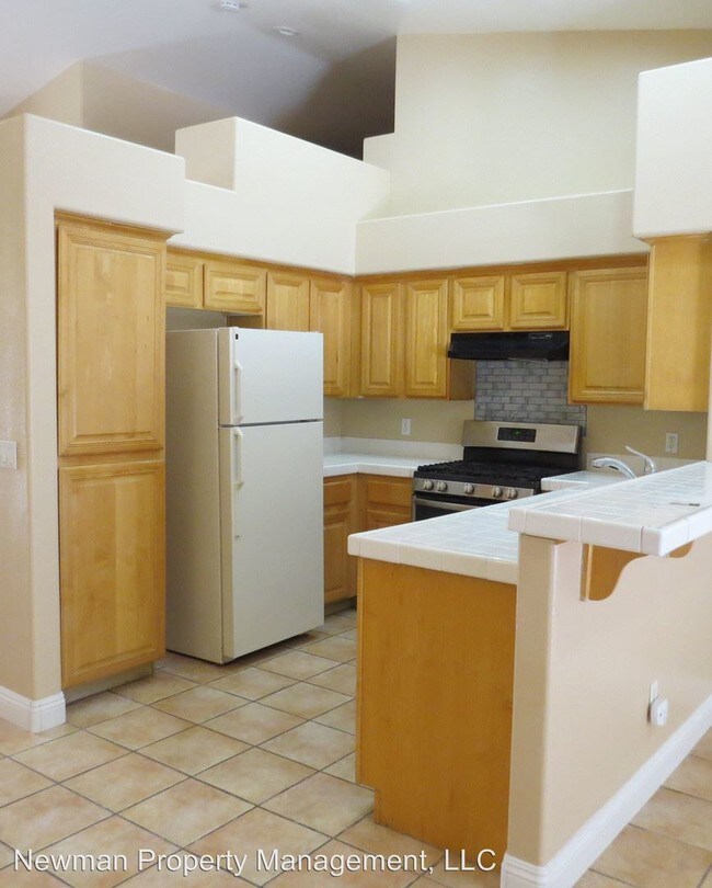 Foto del edificio - 4 br, 2 bath House - 921 English Heather Dr.