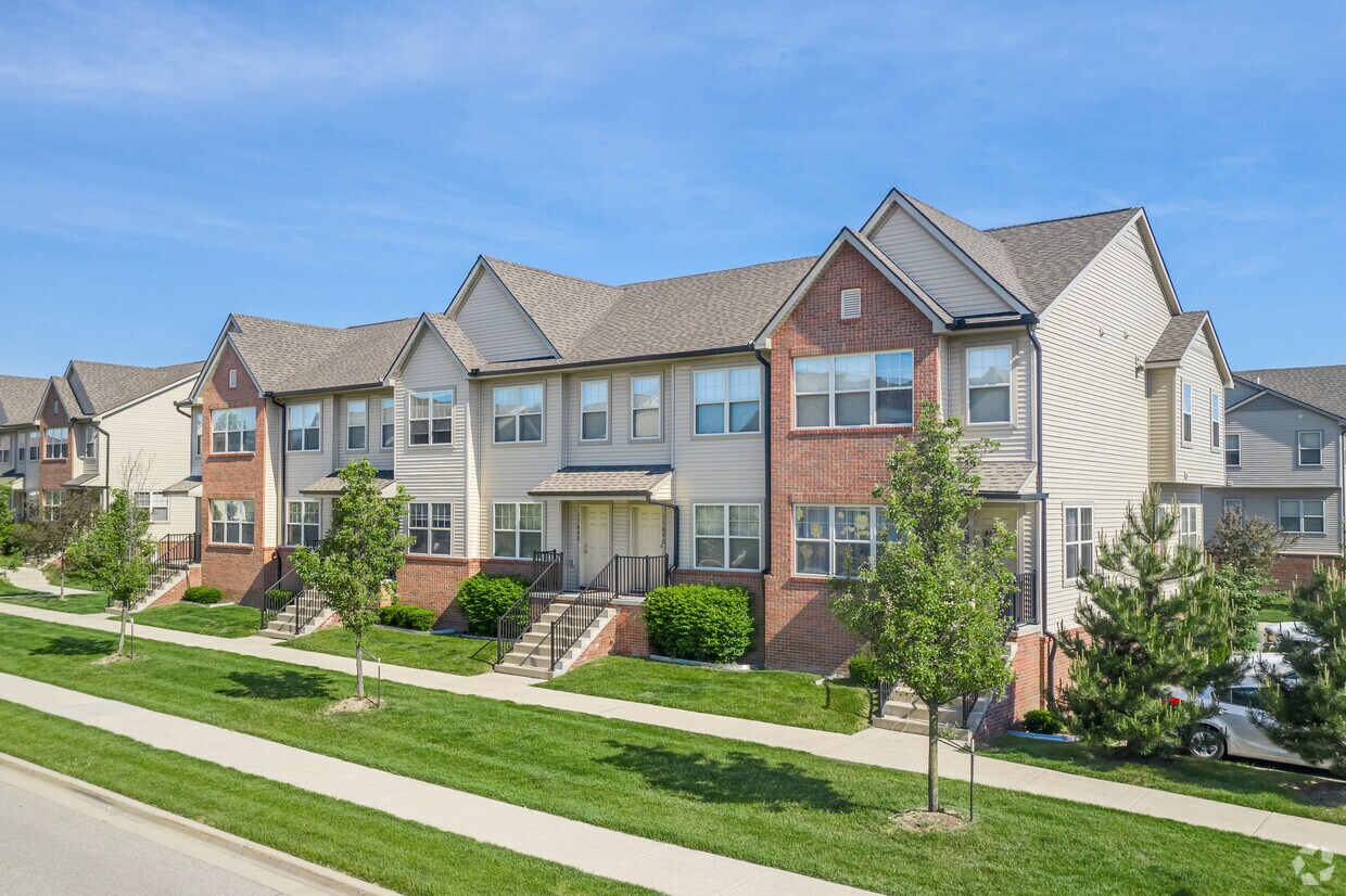Encore Townhomes I Townhomes for Rent Utica, MI