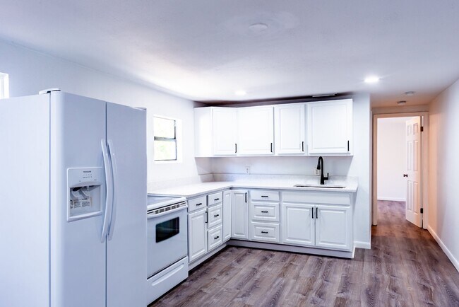 Building Photo - Multigenerational Family South Tampa Home