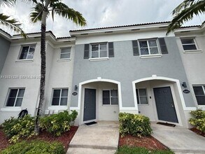 Building Photo - 1681 SE 31st Ct