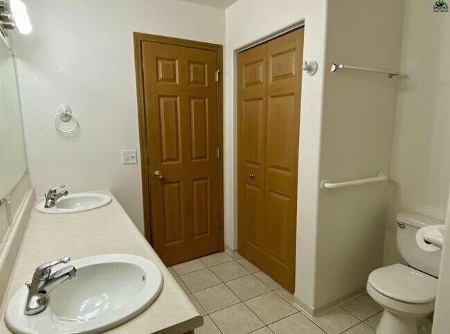 Foto del edificio - 1427 Garay St