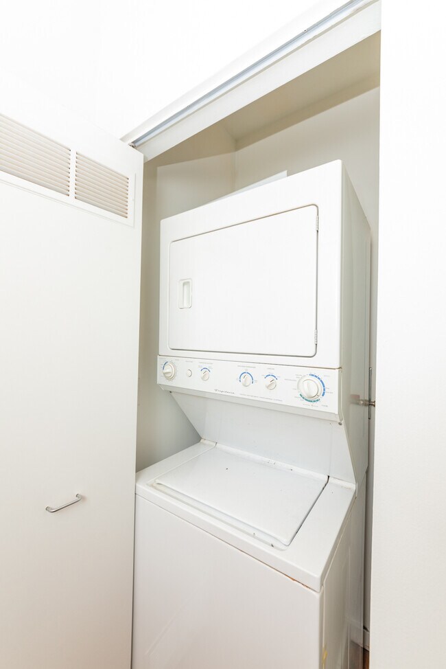 Foto del edificio - 630 N Franklin St