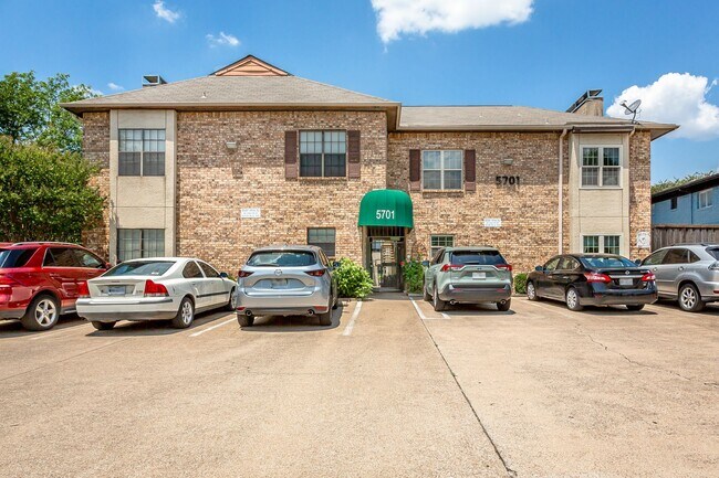 Building Photo - 2-Story Junius Heights Condo With Updates