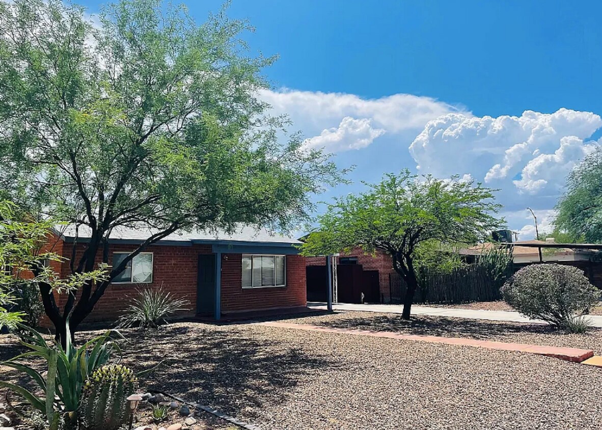 Primary Photo - 2 Bedroom House with All Appliances and La...