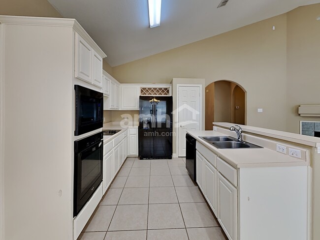 Building Photo - 14 Sweetwood