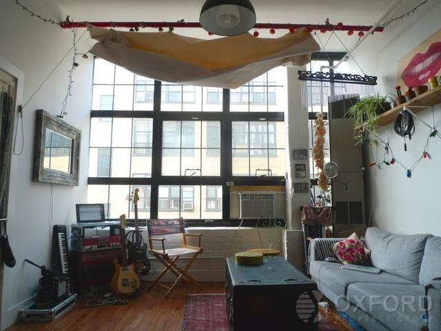 Foto del edificio - 248 McKibbin Street