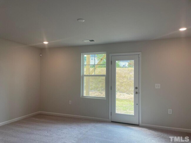 Foto del edificio - 1049 Shoreside Dr