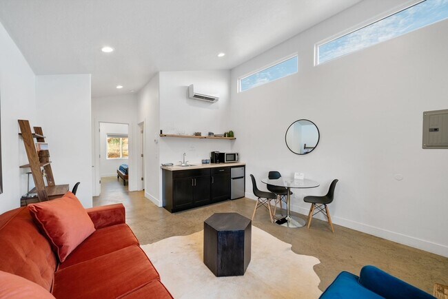 Foto del edificio - FURNISHED Property!