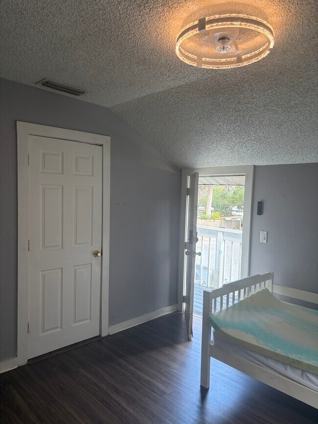 Entrance - 582 N Volusia Ave