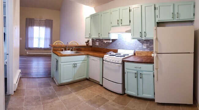 Photo - $300 off 1st month's rent Move In Special!... House