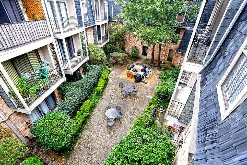 Balcony View - 2475 Underwood St