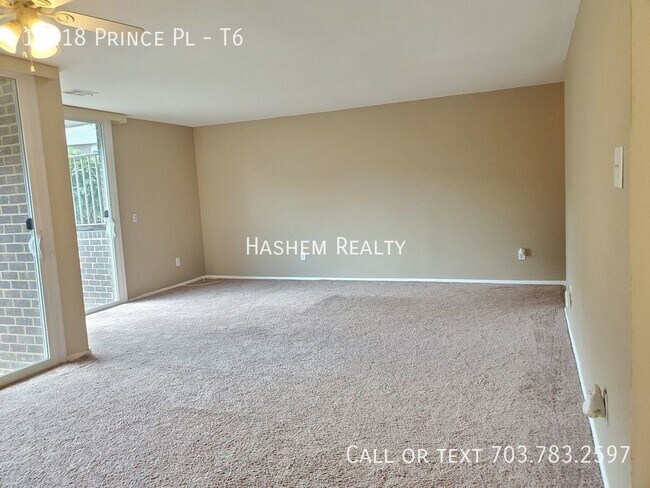 Foto del edificio - This stunning and move-in ready 3-bedroom,...