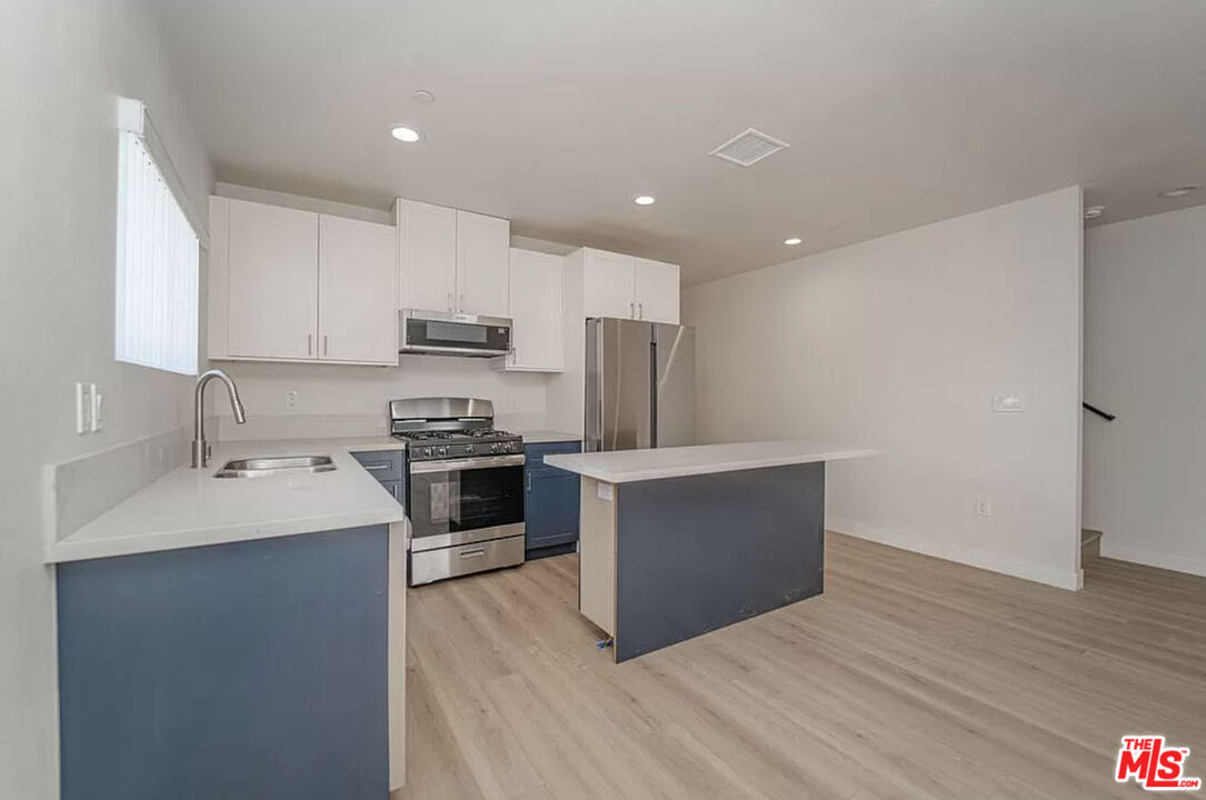 Foto principal - 204 E 29th St