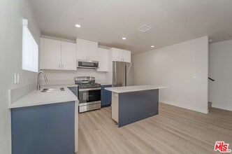 Building Photo - 204 E 29th St